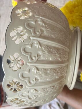Lenox Extra Large Centerpiece Bowl this bowl has been repaired